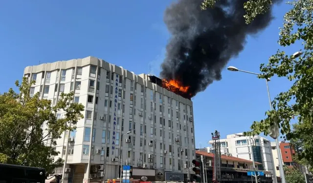 Denizli’de Babadağlılar Çarşısı’nda Yangın: 3 Kişi Hastaneye Kaldırıldı