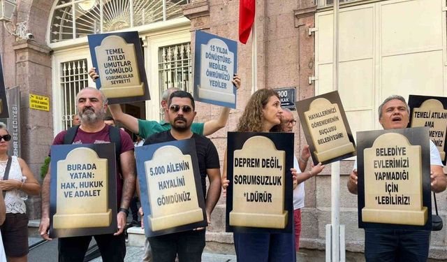 İzmirli kooperatif mağdurlarından mezar taşlı eylem