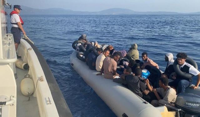 Sahil Güvenlik İzmir açıklarında göçmenleri durdurdu