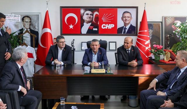 Özgür Özel partisinin Gaziantep İl Başkanlığı'nı ziyaret etti