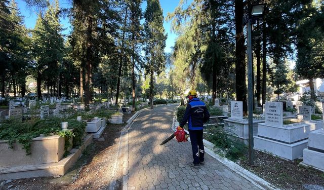 Büyükşehir'den mezarlıklarda kapsamlı bakım ve düzenleme