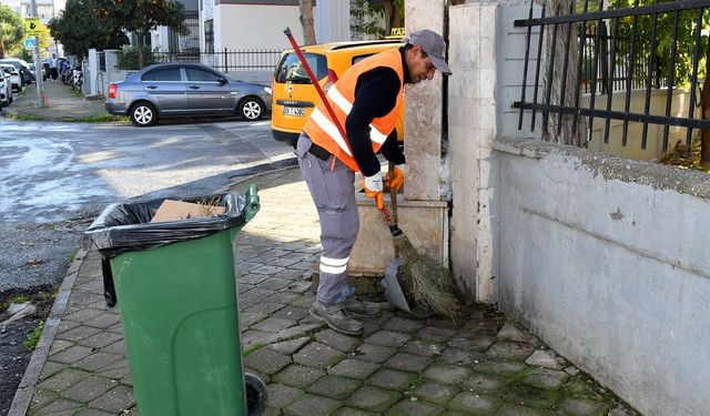 Kuşadası Belediyesi'nden Kadınlar Denizi Mahallesi'nde detaylı temizlik çalışması