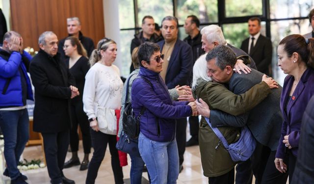 Özgür Özel, Durbay ailesiyle birlikte taziyeleri kabul etti