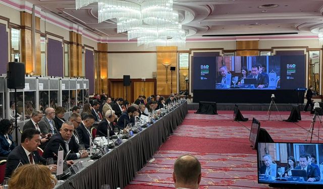 Başkan Aras B40 Zirvesi'nde Kültür, Turizm ve Yerel Demokrasiyi anlattı