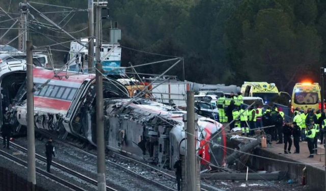 İspanya'daki tren kazasında ölenlerin sayısı 40'a yükseldi