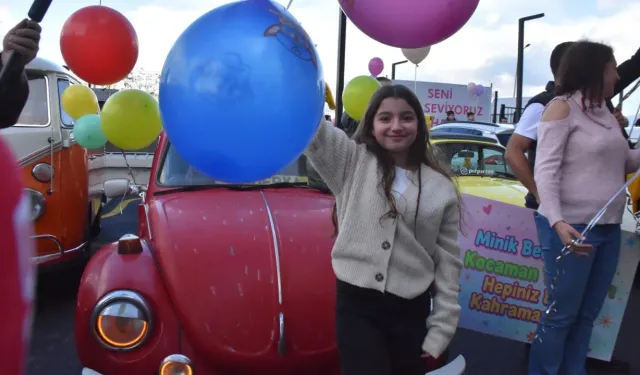 İzmir'de Onkoloji servisindeki çocuklara balonlarla moral