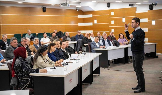 İzmirli muhtarlar Bornova Muhtarlar Akademisi'nde buluştu