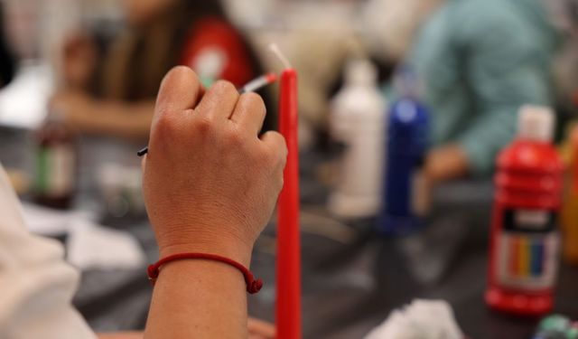 Üç kuşak mum boyama atölyesinde buluştu