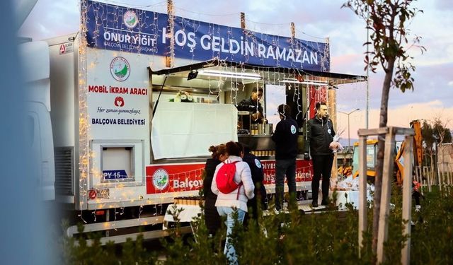 Balçova'da iftar saatinde sıcak dokunuş