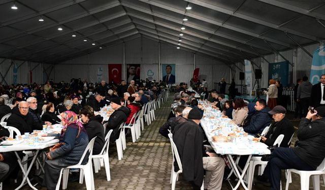 Balıkesir Büyükşehir, ilk iftarını vatandaşlarıyla yaptı
