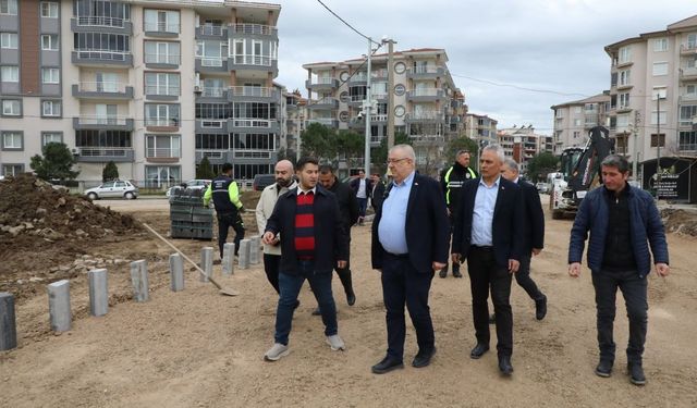 Başkan Ertaş sahaya indi; Edremit'te yol atağı