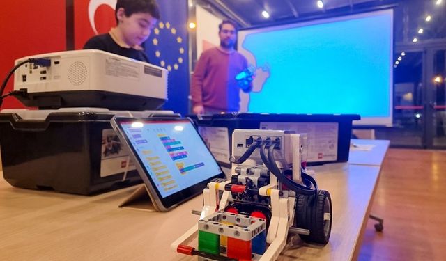 Başkan Yetişkin geleceğin teknolojisini gençlerle buluşturuyor