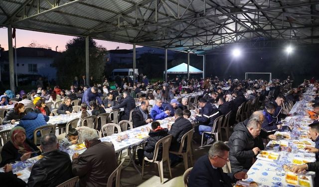Başkan Yetişkin'in iftar sofraları binlerce kişiyi ağırlıyor