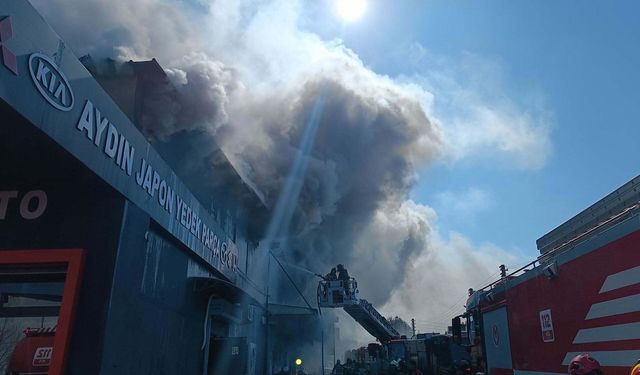 Buca 6'ncı Sanayi Sitesi'nde yedek parça dükkanında yangın paniği