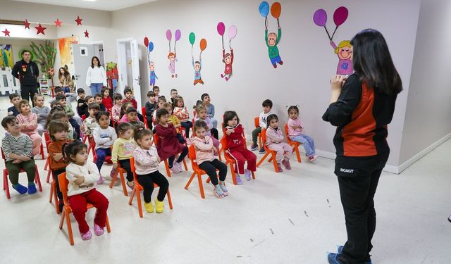 Buca'da miniklere deprem eğitimi