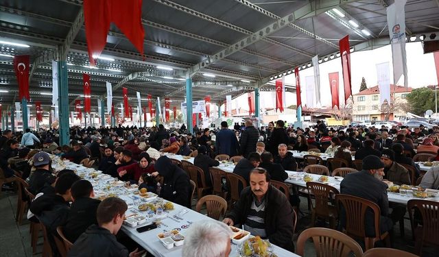 Büyükşehir'in ramazan sofraları kuruldu