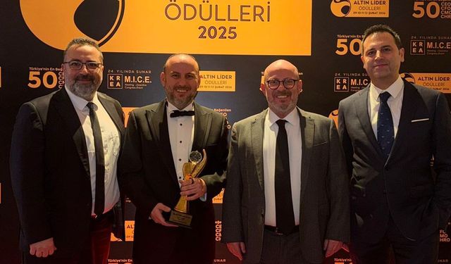 Jolly CEO'su Mert Vardar'a Altın Lider ödülü