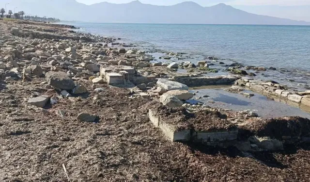Kuşadası'nda fırtına tarihi kalıntıları ortaya çıkardı