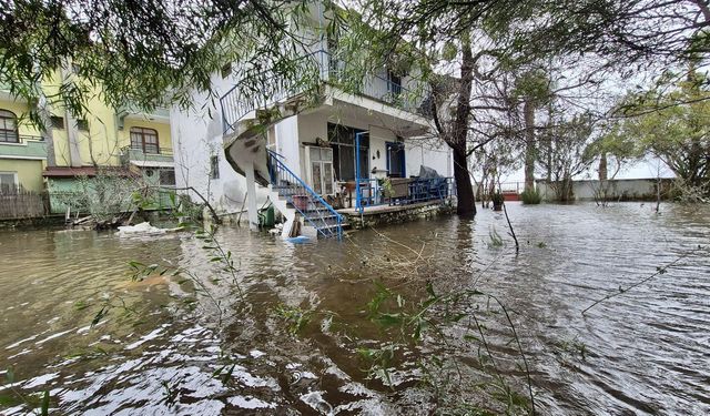 Muğla'da korkulan oldu: Köyceğiz gölü taştı