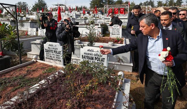 Özgür Özel'den 6 Şubat'ın Üçüncü Yılında Deprem Şehitlerine Ziyaret