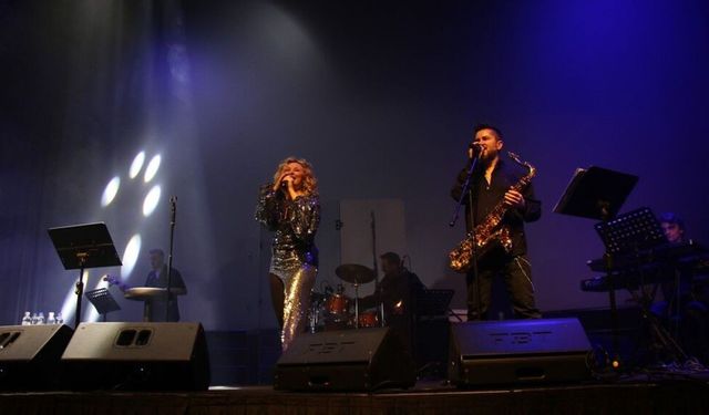 Pınar Aylin ile 90'lar gecesi özel çocuklara umut oldu