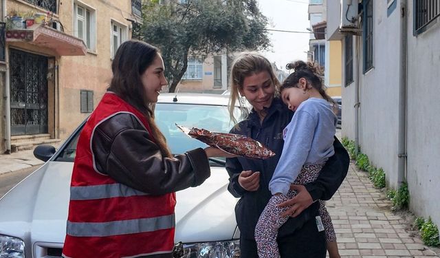 Efeler Belediyesi'nden 55 çocuğa bayramlık