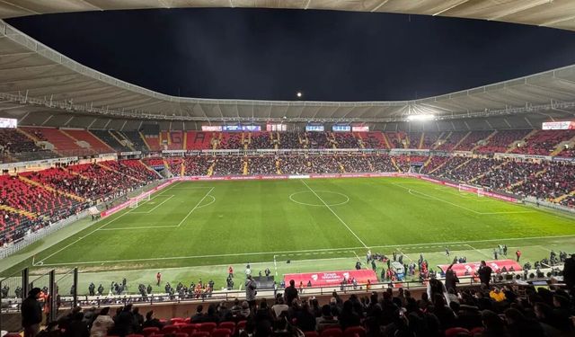 Gaziantep FK - Fenerbahçe maçında ışık krizi
