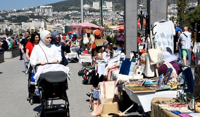 Kuşadalı kadınlara pozitif ayrımcılık: 'Eşit ve güçlü bir gelecek'