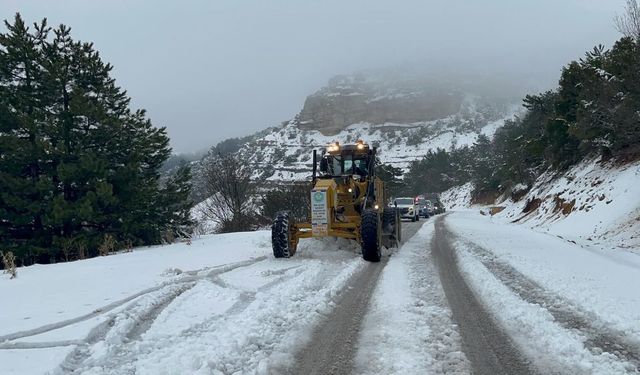 Manisa Büyükşehir Belediyesinden Spil Dağı'nda kar mesaisi
