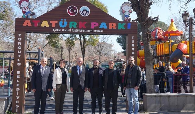 Turgutlu Belediyesi Orta Park'taki oyun grubunu yeniledi