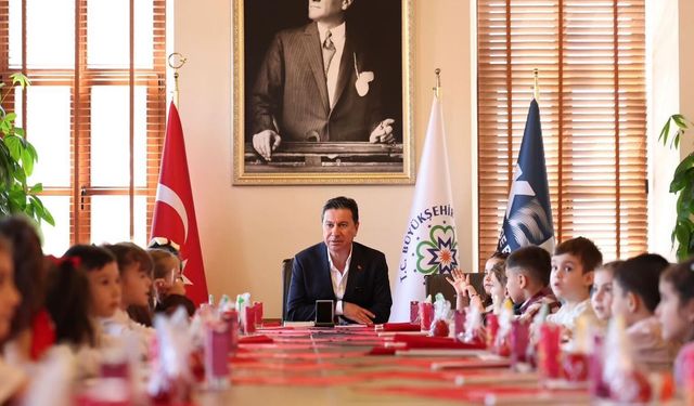 23 Nisan'da anlamlı devir: Başkanlık Azra'ya emanet