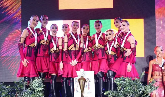 İzmirli dansçılar Avrupa'yı salladı