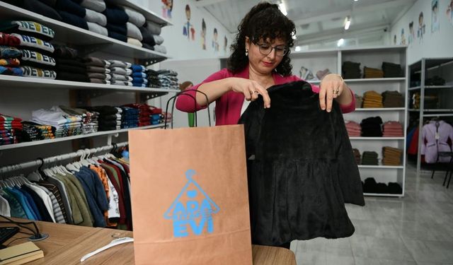 Kuşadası'nda dayanışma kültürü 'ada kıyafet evi'