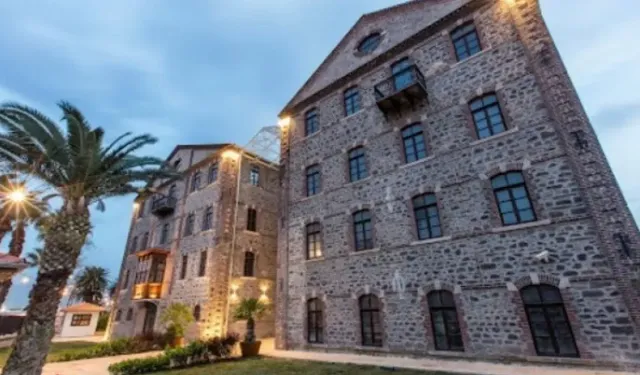 Meslek fabrikası önünde nöbet sürüyor