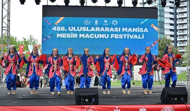 Uluslararası Halk Dansları Toplulukları Manisa'yı Büyüledi