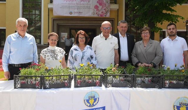 Başkan Çetin Akın'dan Anneler Günü'nde anlamlı kutlama