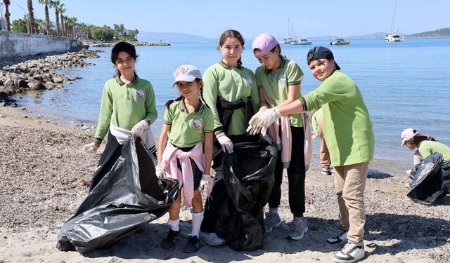 Bodrum'da deniz çöpleri izleme ve kıyı temizliği çalışması
