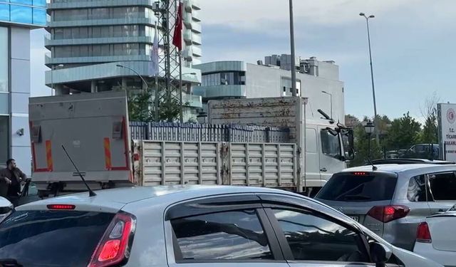 CHP Genel Merkezi çevresinde polis barikatları