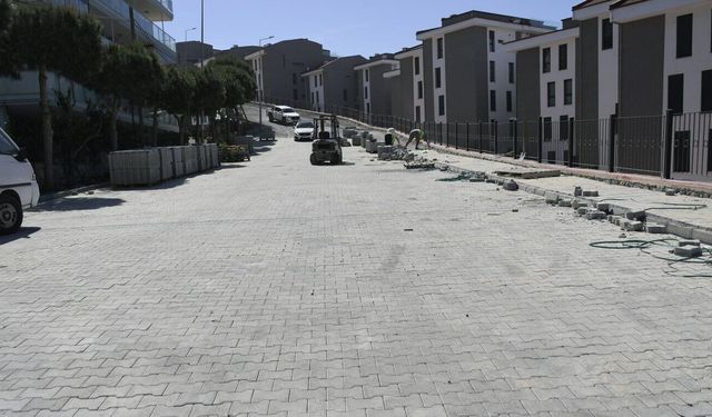 Kuşadası'nda yol yatırımları sürüyor