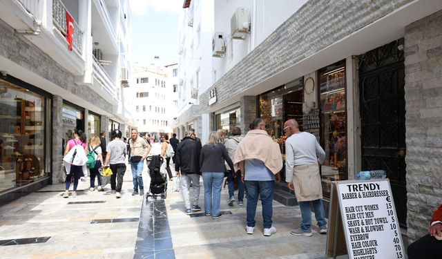 Marmaris'te yenilenen çarşı turistlerin gözdesi oldu