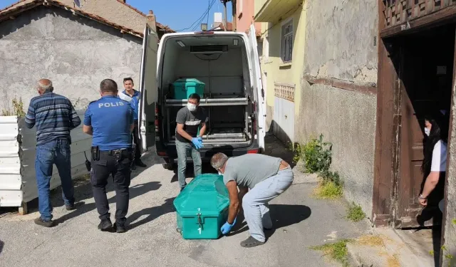 15 gün aynı evde ces*diyle yaşamış. !