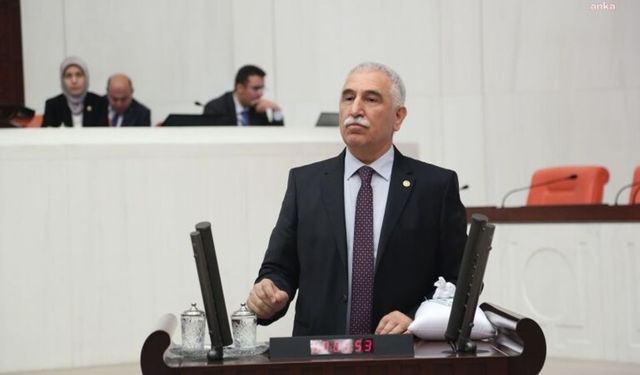 Kadim Durmaz protesto edildi, Özel aracına aldı