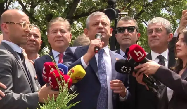 Özel TBMM önünde kalabalığa seslendi