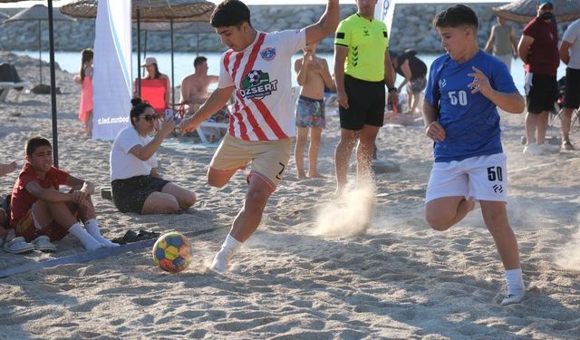 1.⁠ ⁠Günbatımı Çocuk Plaj Futbol Şenliği sona erdi