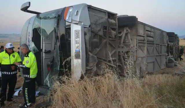 Aksaray'da yolcu otobüsü devrildi: 46 yaralı