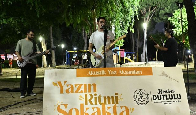 Akustik Yaz Akşamları Manisa'yı coşturdu