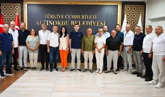 Altınordu Belediye Başkanı CHP'den ayrıldığını duyurdu