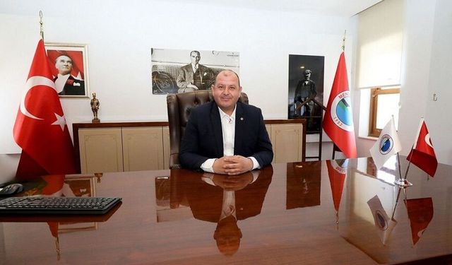Başkan Çiçek: CHP'deyim, Görevime Devam Ediyorum