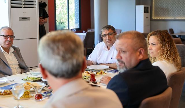 Başkan Vekili Benzer'den siyaset üstü adım