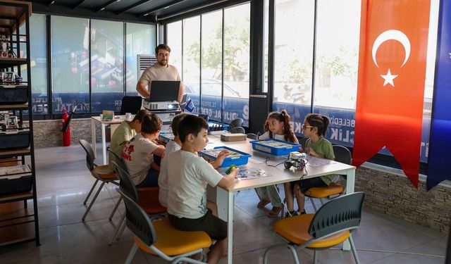 Efeler'de geleceğin yazılımcıları yetişiyor